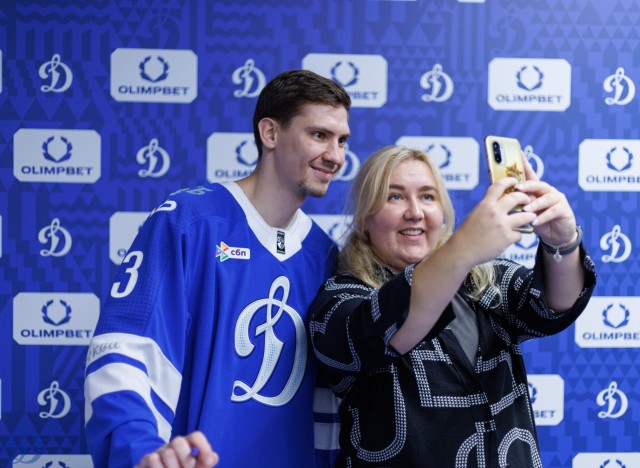 02.10.2025 Автограф-сессия Артема Михеева