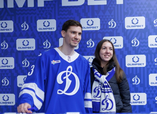 02.10.2025 Автограф-сессия Артема Михеева