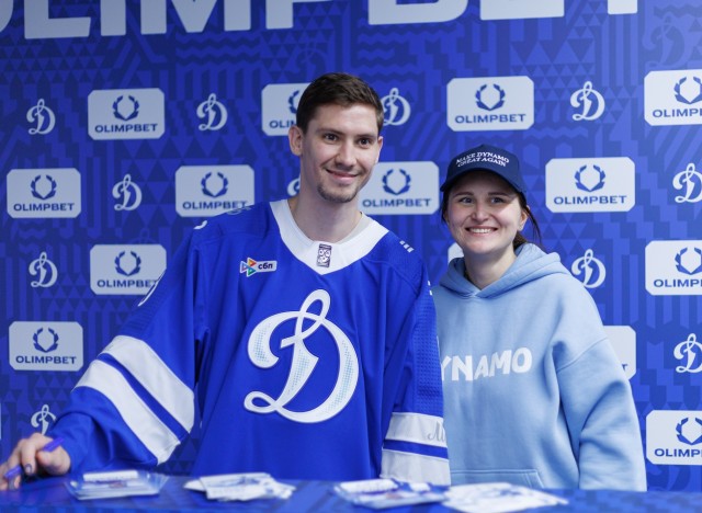 02.10.2025 Автограф-сессия Артема Михеева