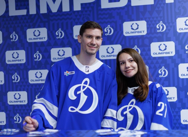 02.10.2025 Автограф-сессия Артема Михеева