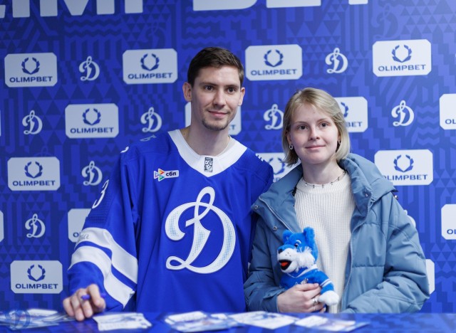 02.10.2025 Автограф-сессия Артема Михеева