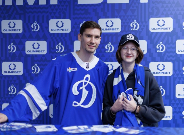 02.10.2025 Автограф-сессия Артема Михеева