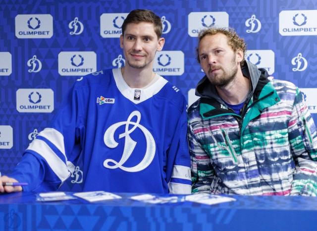 02.10.2025 Автограф-сессия Артема Михеева