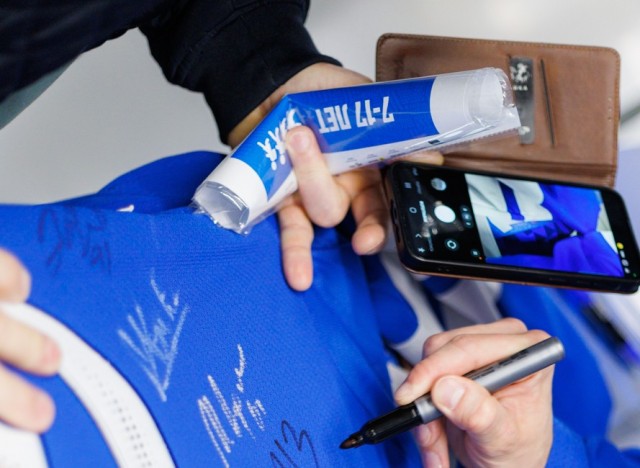 02.10.2025 Автограф-сессия Артема Михеева