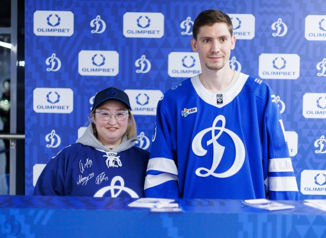 02.10.2025 Автограф-сессия Артема Михеева