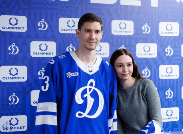 02.10.2025 Автограф-сессия Артема Михеева