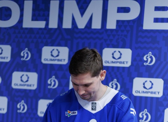 02.10.2025 Автограф-сессия Артема Михеева