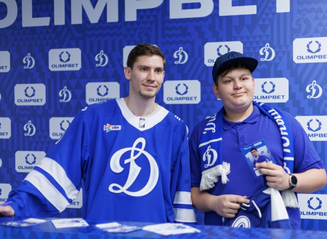 02.10.2025 Автограф-сессия Артема Михеева