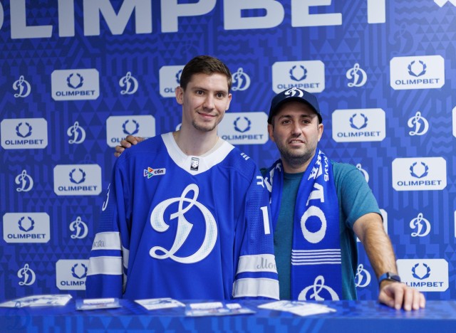 02.10.2025 Автограф-сессия Артема Михеева