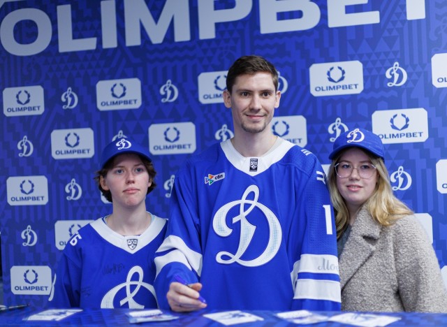 02.10.2025 Автограф-сессия Артема Михеева