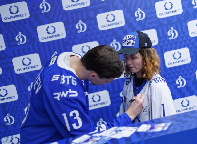 02.10.2025 Автограф-сессия Артема Михеева