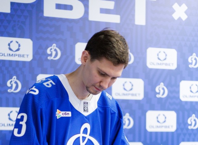 02.10.2025 Автограф-сессия Артема Михеева