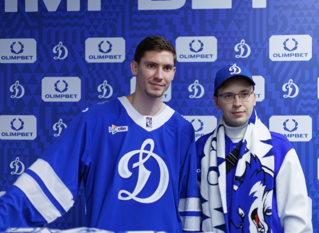 02.10.2025 Автограф-сессия Артема Михеева