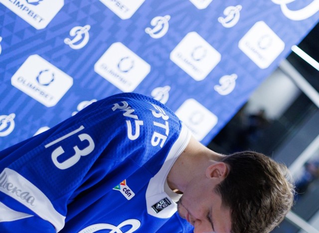 02.10.2025 Автограф-сессия Артема Михеева