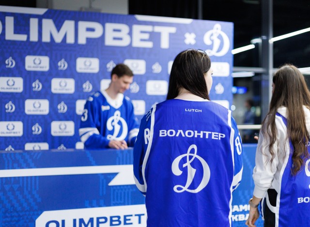 02.10.2025 Автограф-сессия Артема Михеева