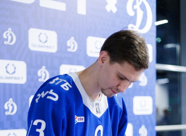 02.10.2025 Автограф-сессия Артема Михеева