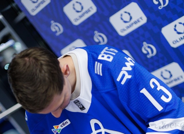 02.10.2025 Автограф-сессия Артема Михеева