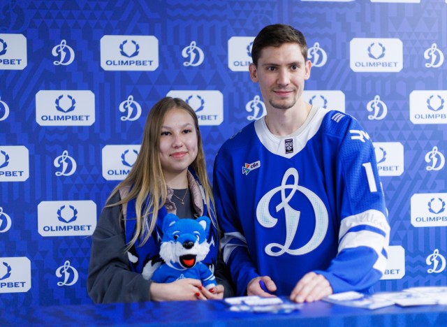 02.10.2025 Автограф-сессия Артема Михеева