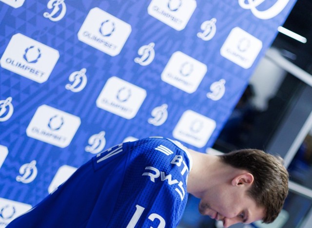 02.10.2025 Автограф-сессия Артема Михеева