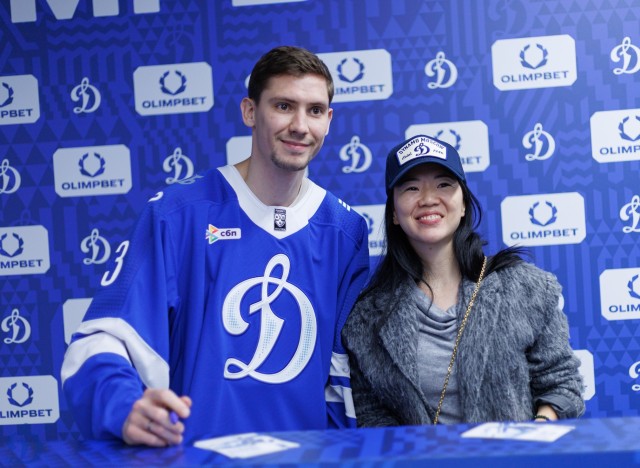 02.10.2025 Автограф-сессия Артема Михеева