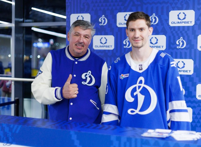 02.10.2025 Автограф-сессия Артема Михеева