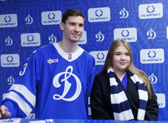 02.10.2025 Автограф-сессия Артема Михеева