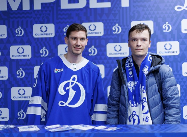 02.10.2025 Автограф-сессия Артема Михеева