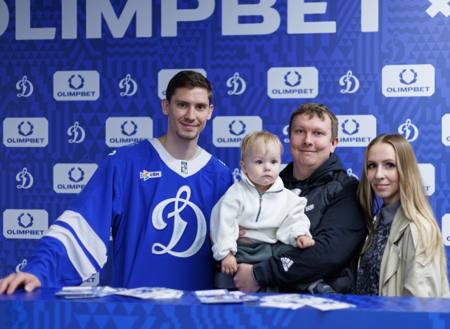 02.10.2025 Автограф-сессия Артема Михеева