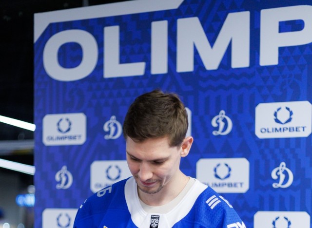 02.10.2025 Автограф-сессия Артема Михеева