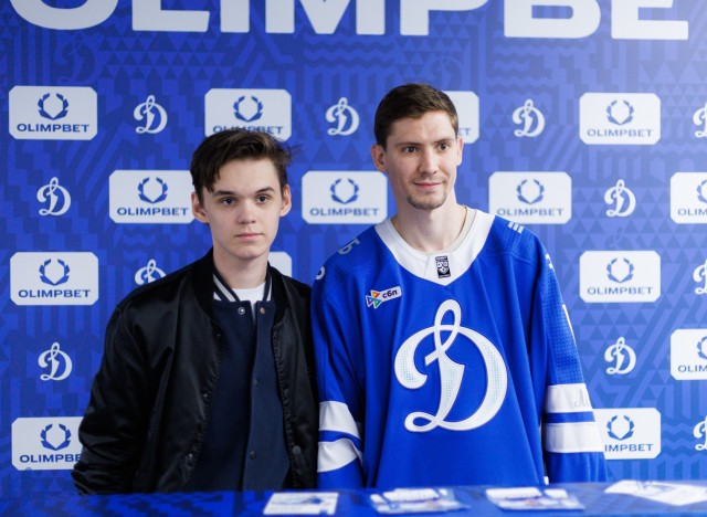 02.10.2025 Автограф-сессия Артема Михеева