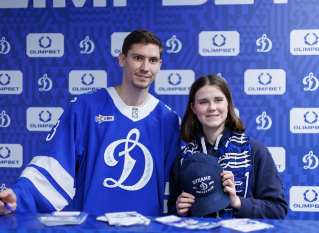 02.10.2025 Автограф-сессия Артема Михеева