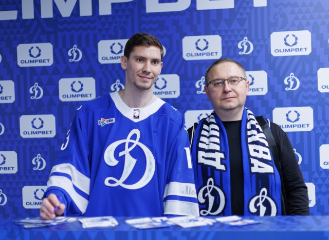 02.10.2025 Автограф-сессия Артема Михеева