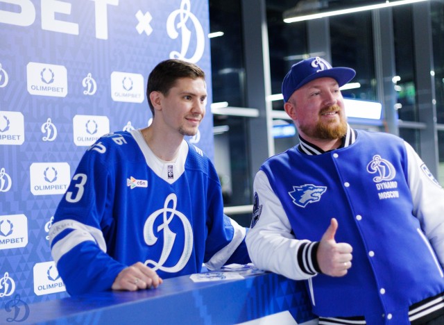 02.10.2025 Автограф-сессия Артема Михеева