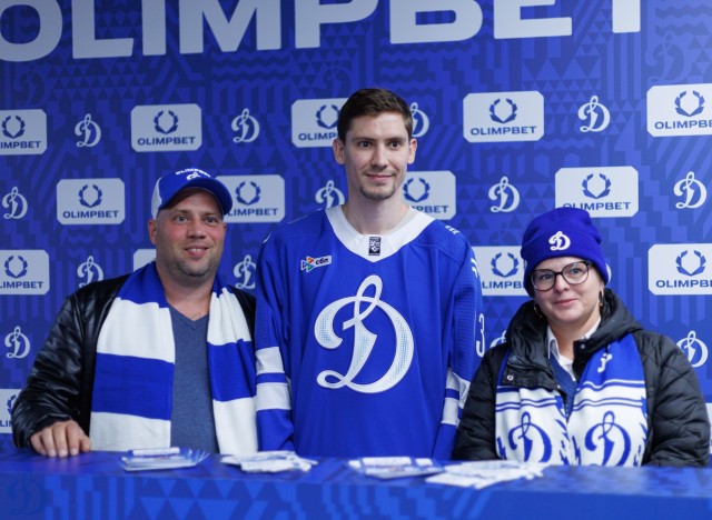 02.10.2025 Автограф-сессия Артема Михеева