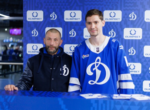 02.10.2025 Автограф-сессия Артема Михеева