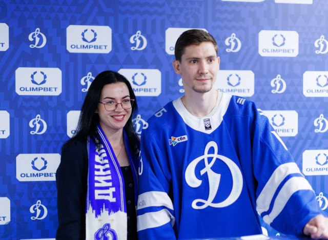 02.10.2025 Автограф-сессия Артема Михеева