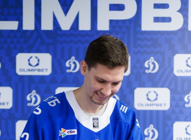 02.10.2025 Автограф-сессия Артема Михеева