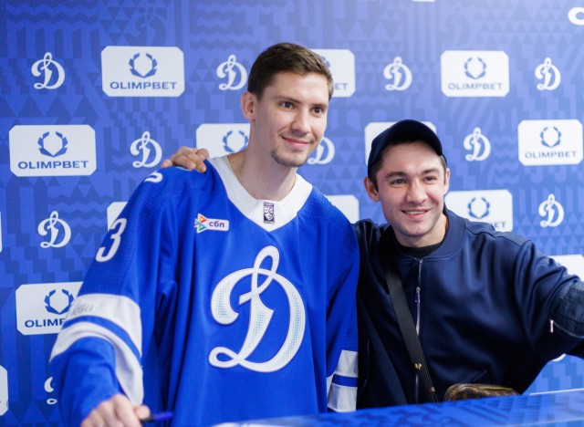 02.10.2025 Автограф-сессия Артема Михеева