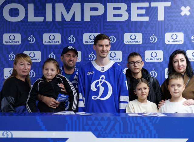 02.10.2025 Автограф-сессия Артема Михеева