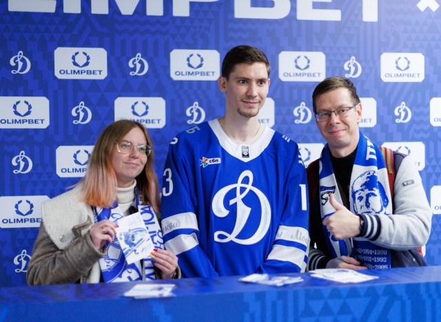 02.10.2025 Автограф-сессия Артема Михеева