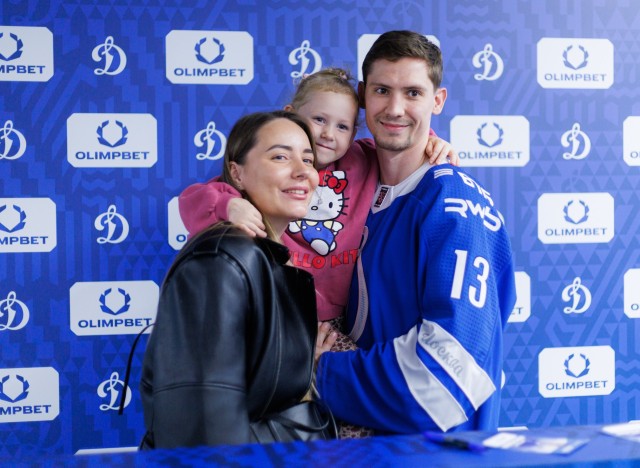 02.10.2025 Автограф-сессия Артема Михеева