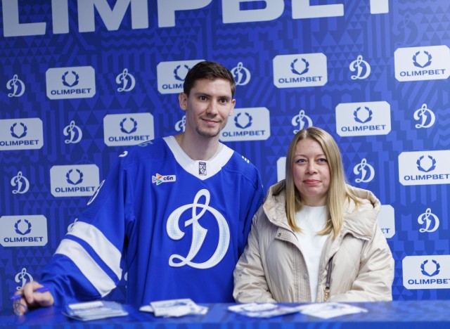 02.10.2025 Автограф-сессия Артема Михеева