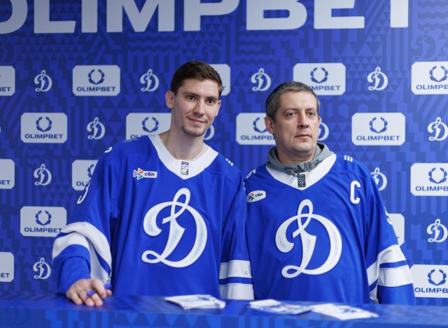 02.10.2025 Автограф-сессия Артема Михеева