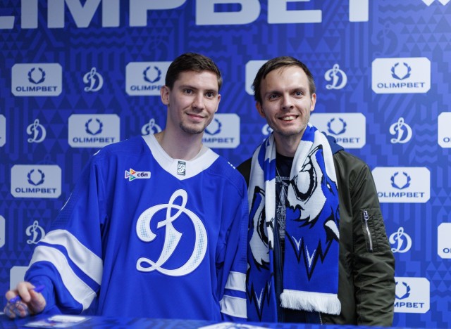 02.10.2025 Автограф-сессия Артема Михеева