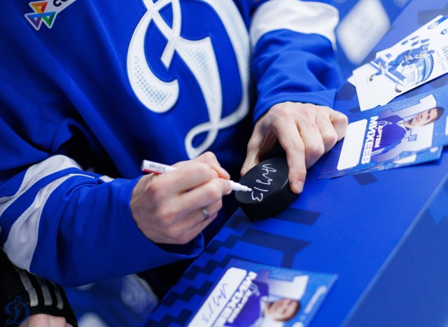 02.10.2025 Автограф-сессия Артема Михеева