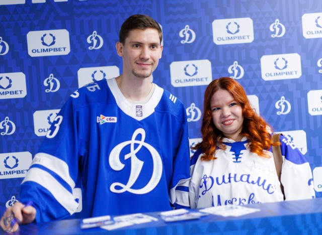 02.10.2025 Автограф-сессия Артема Михеева