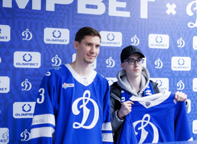 02.10.2025 Автограф-сессия Артема Михеева