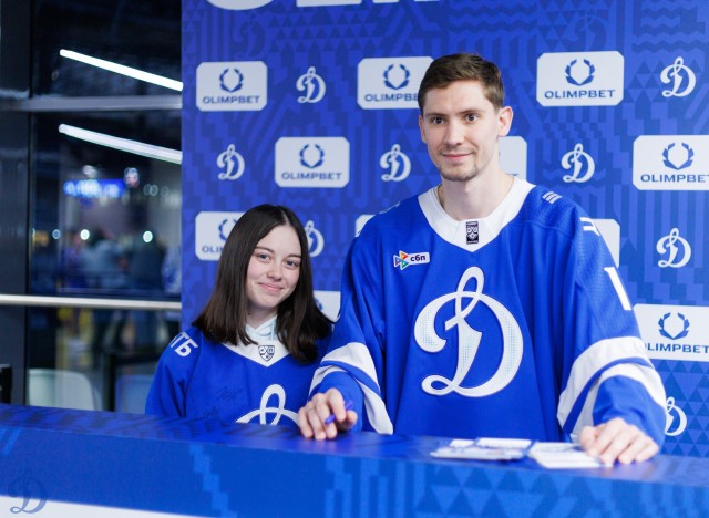 02.10.2025 Автограф-сессия Артема Михеева