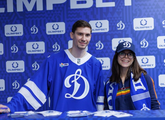 02.10.2025 Автограф-сессия Артема Михеева