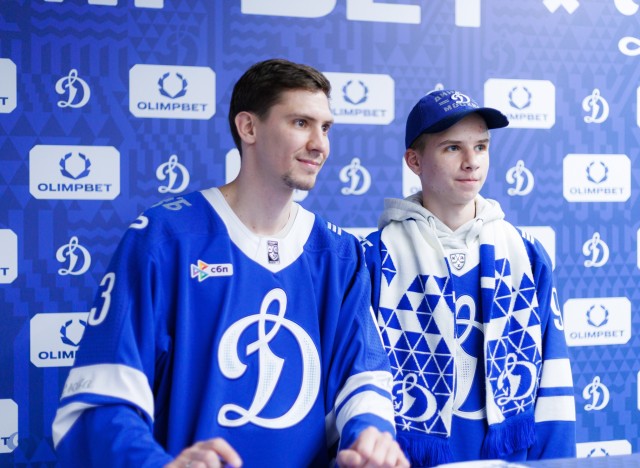 02.10.2025 Автограф-сессия Артема Михеева